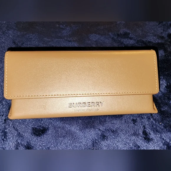 Burberry Women's Transparent Frame Glasses - Picture 5 of 7